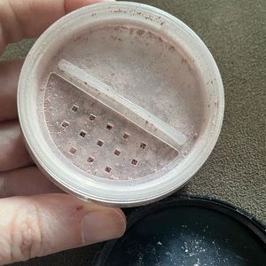 Alima Pure loose mineral blush in Appls Blossom